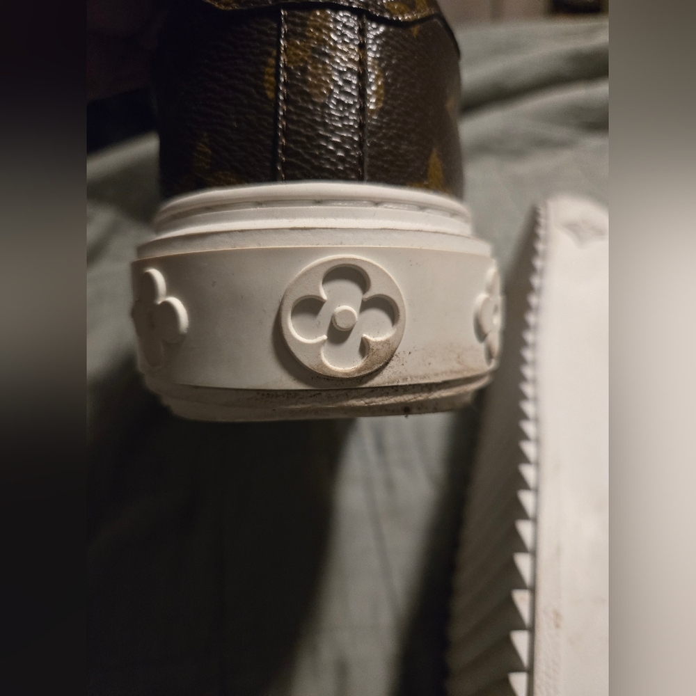 Louis Vuitton Monogram Time Out Sneakers - Picture 6 of 16